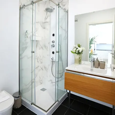 Under The Moon 아파트